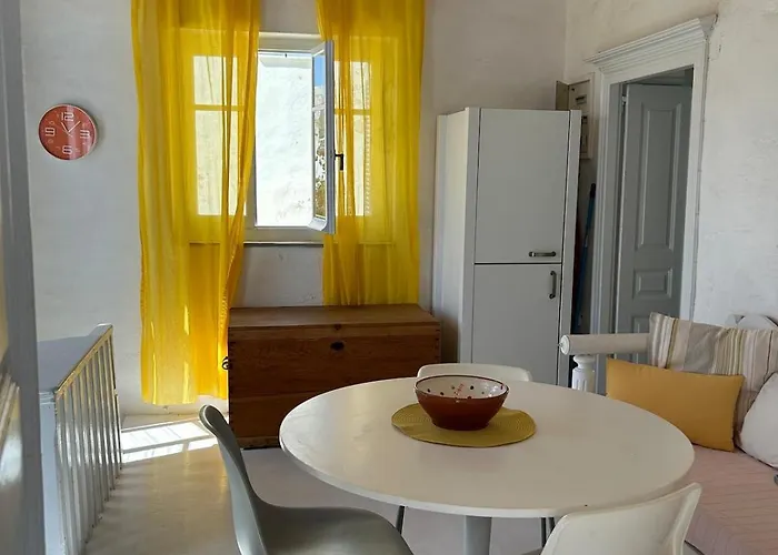 Дом отдыха Traditional Cycladic House With A View